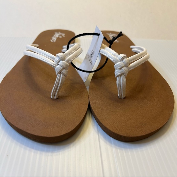 Volcom Women's Sandals - Picture 2 of 5